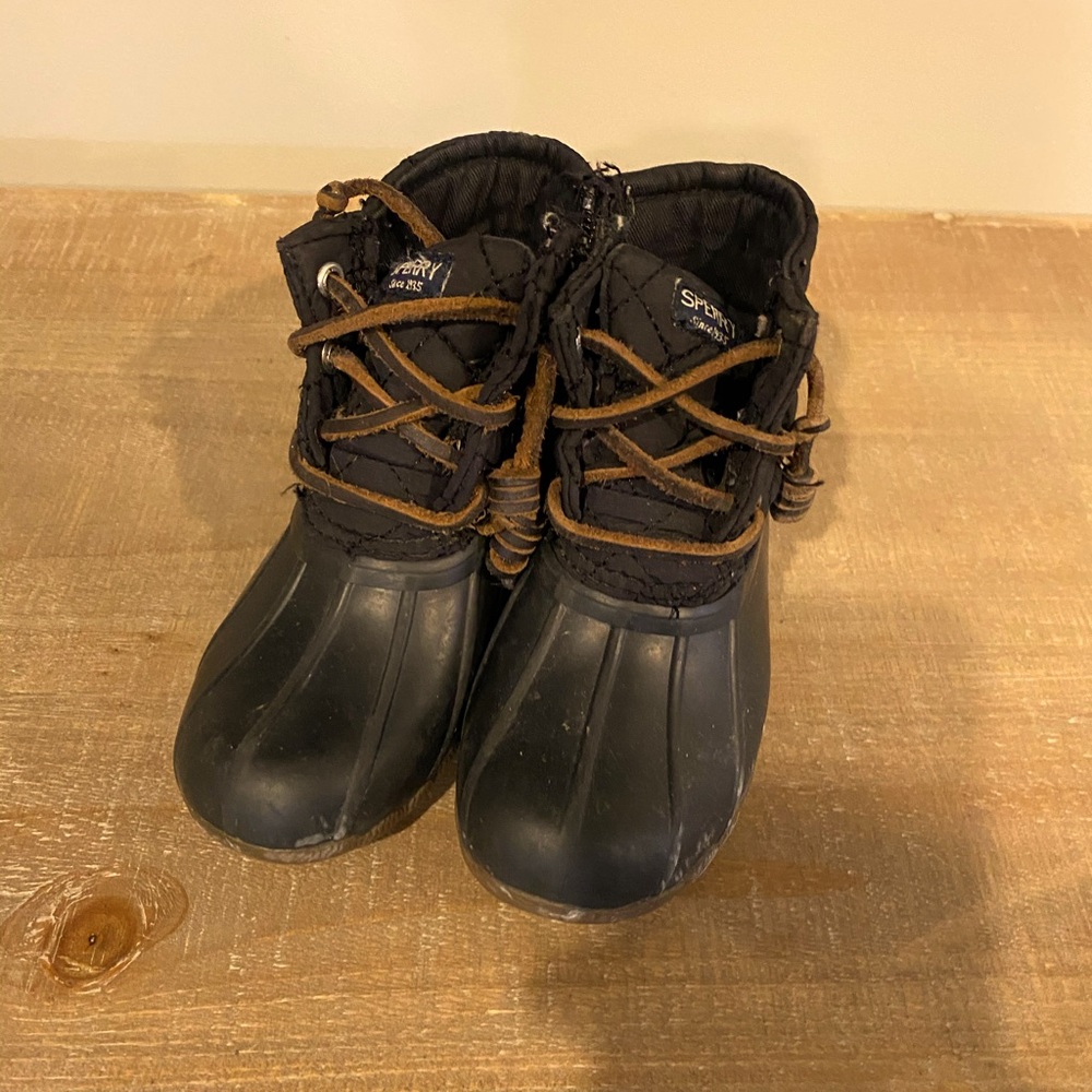 Black sperry boots